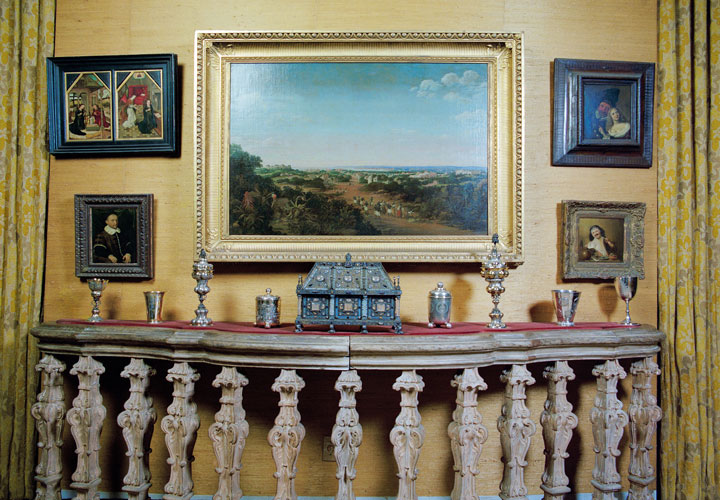 Foto da galeria da Casa Museu Ema Klabin, em destaque a obra de Frans Post, Vista de Olinda