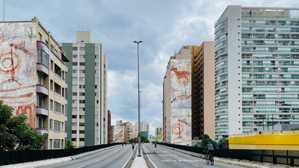 Oficina Caminhada e prática artística sobre arte urbana e pintura rupestre