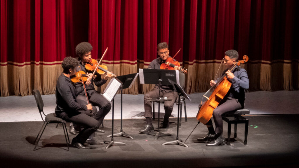 Espetáculo musical  Concerto didático com Quarteto Topre