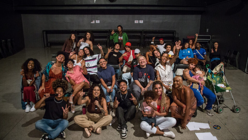 Performance de poesia  Edição oficial da Slam das Minas