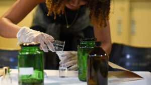 Oficina  Perfumaria botânica: natureza, memória e criação sensorial